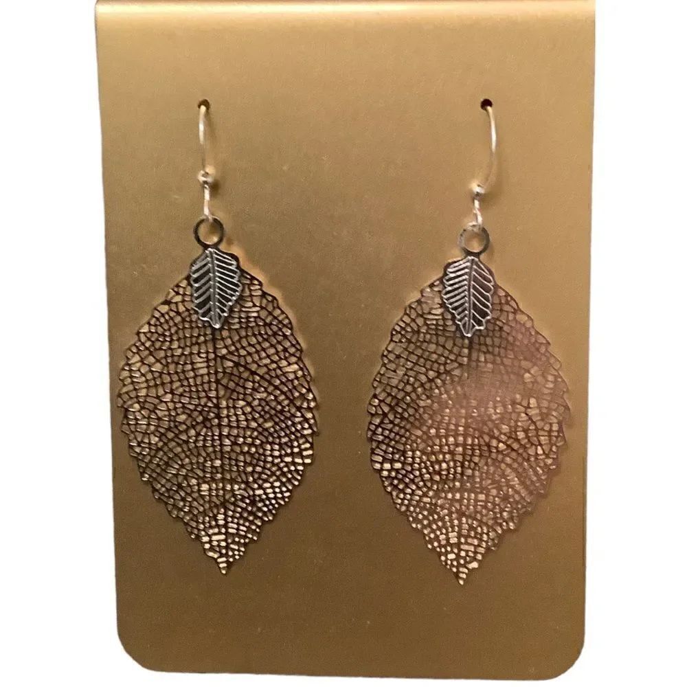 🌼🌼Silver tone leaf earrings NWOT🌼🌼